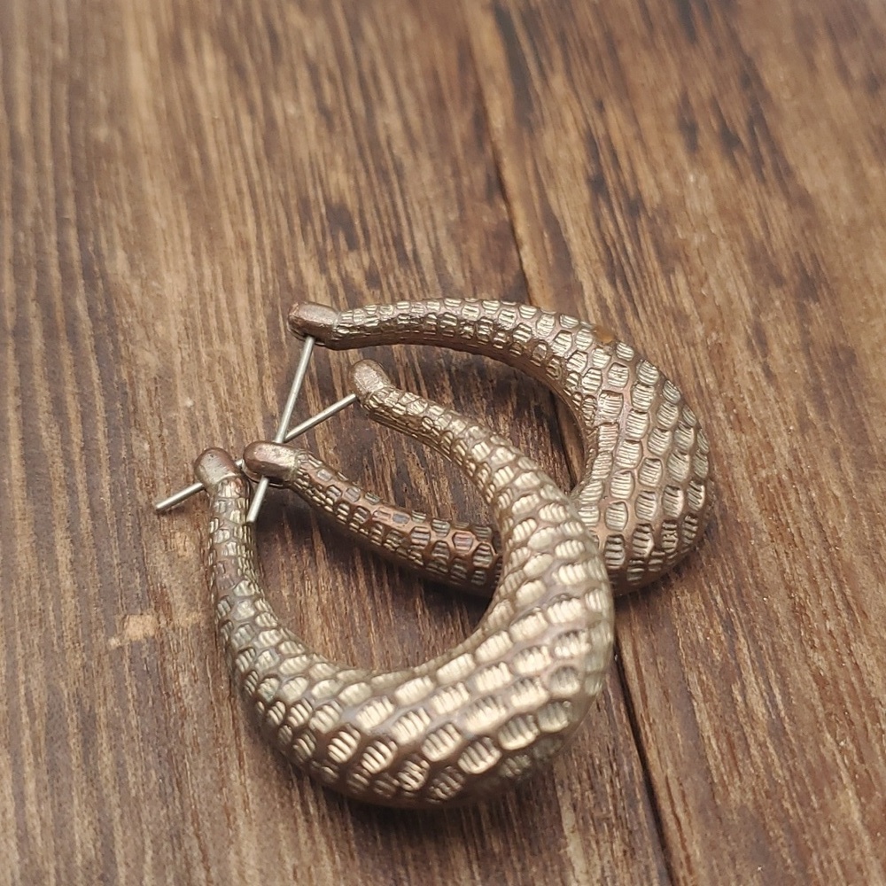 E918 snakeskin pattern hoop angel harp earrings